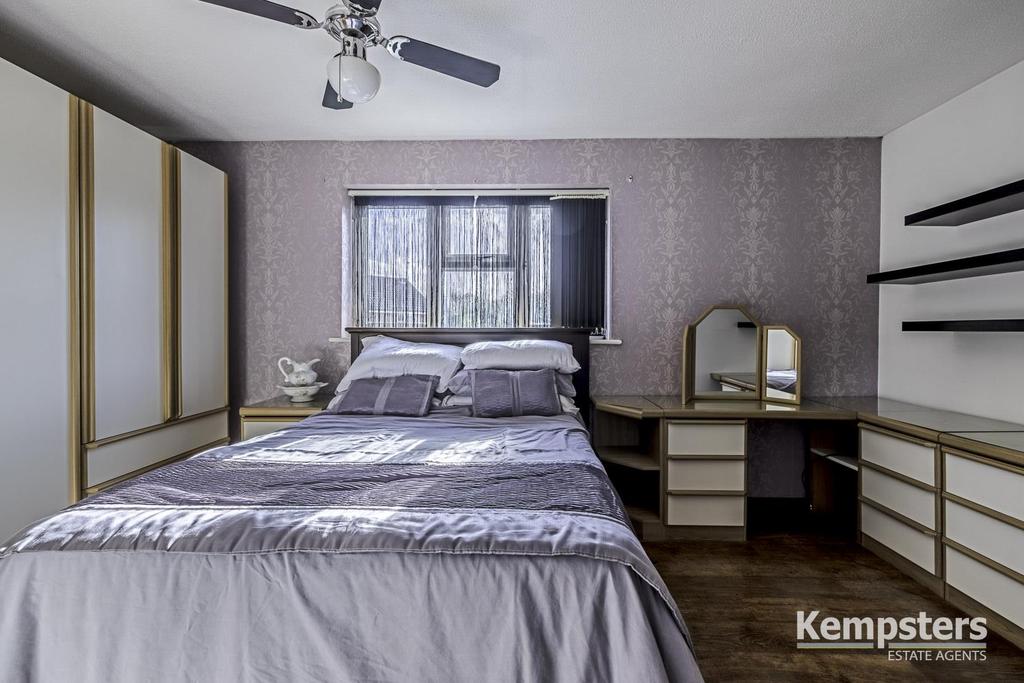 Bedroom 1.jpg