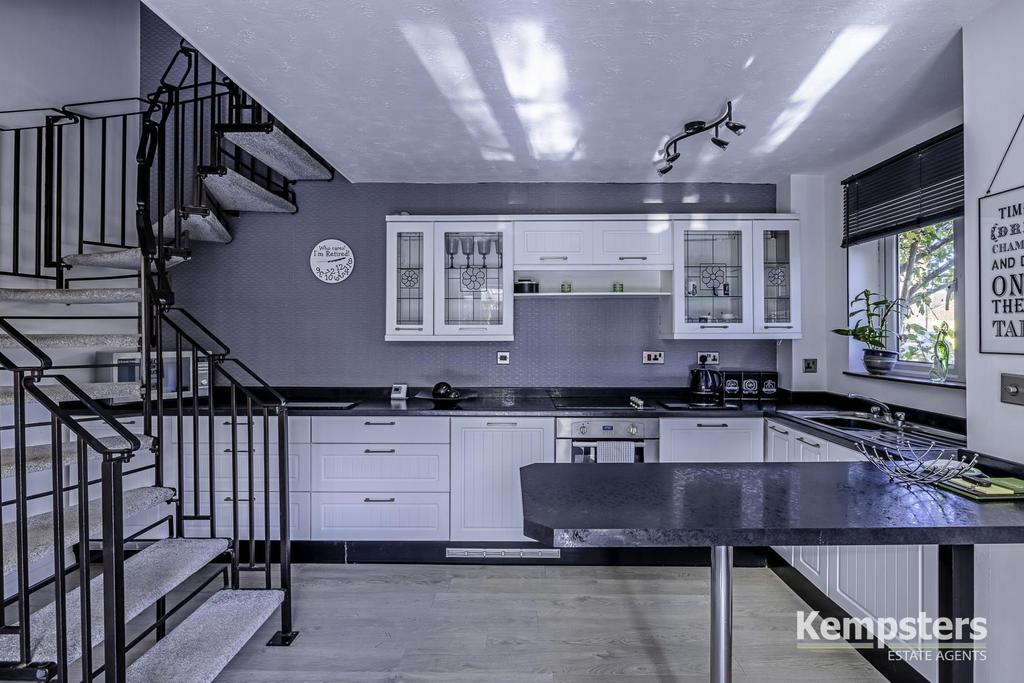 Kitchen 1.jpg