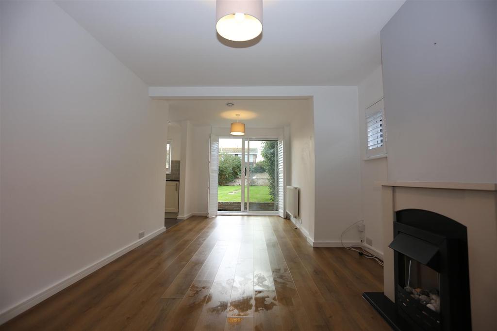 Crown Road, ShorehamBySea 3 bed bungalow £1,595 pcm (£368 pw)