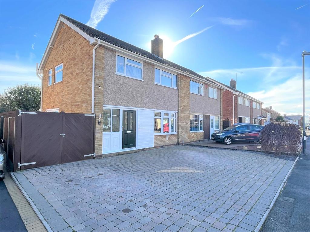 Severn Road, Bulkington, Bedworth 3 bed semidetached house £285,000