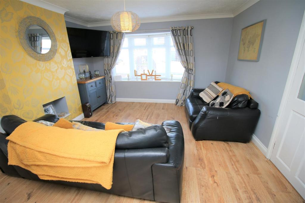 Severn Road, Bulkington, Bedworth 3 bed semidetached house £285,000