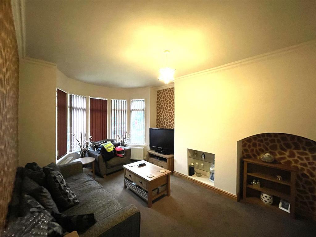 Hazel Road, Bell Green, Coventry 3 bed end of terrace house £950 pcm (£219 pw)
