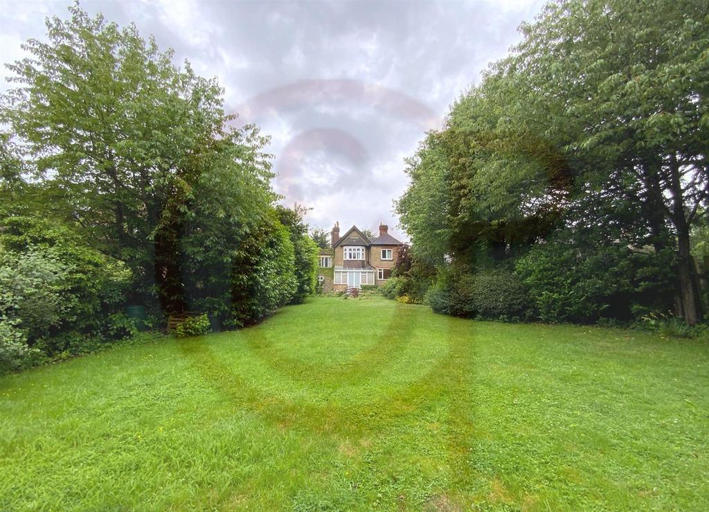 Park View Road, Ealing, W5 5 bed house £3,948 pcm (£911 pw)