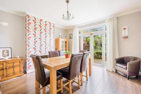 14 Pine Walk, Banstead, SM7 3PY