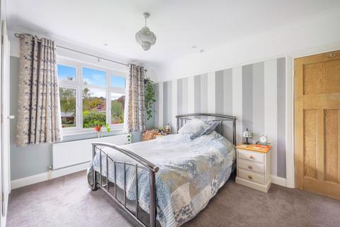 14 Pine Walk, Banstead, SM7 3PY