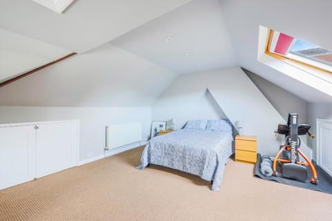 14 Pine Walk, Banstead, SM7 3PY