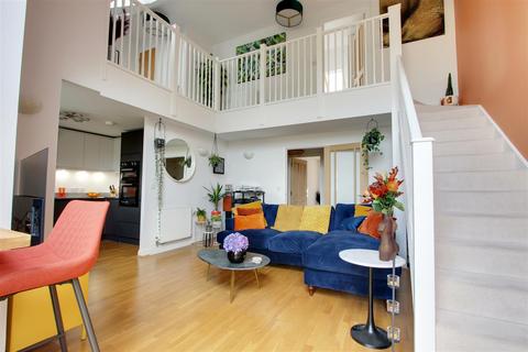 3 bedroom penthouse for sale - Florey Gardens, Aylesbury