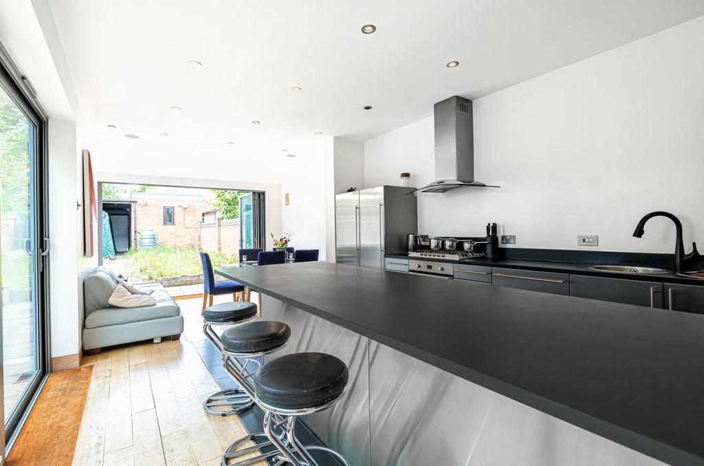 Clarendon Street, Bedford 4 bed terraced house £550,000