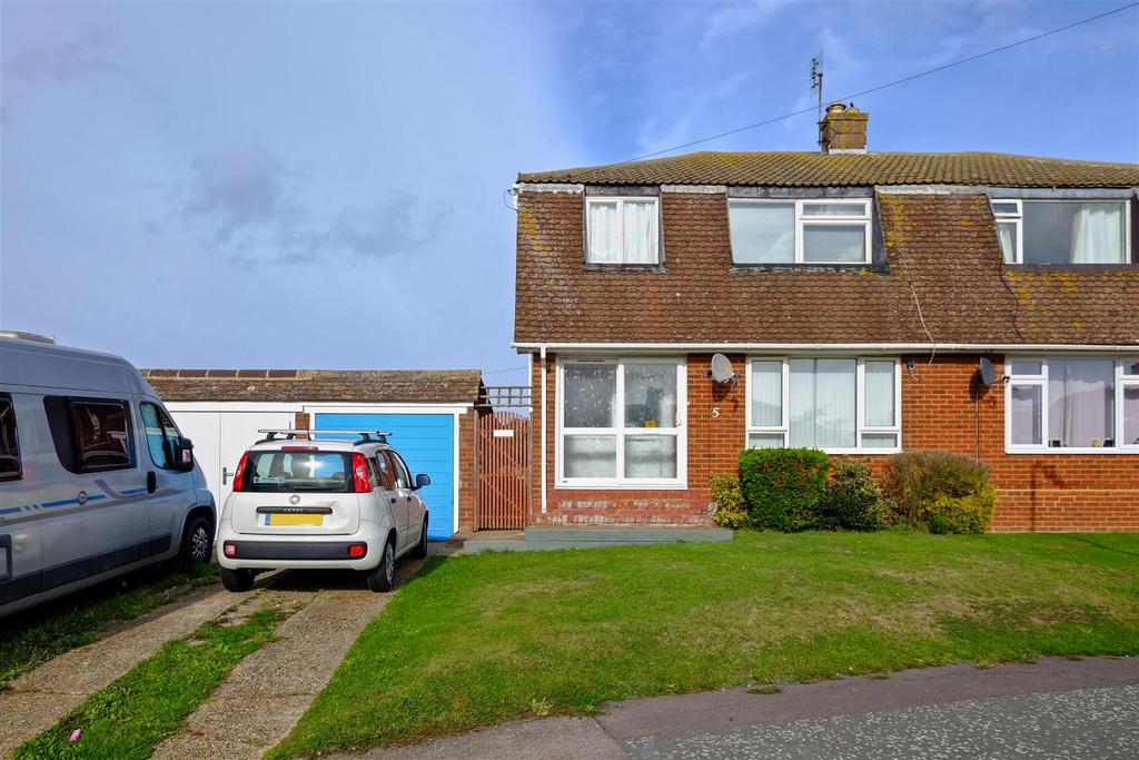 Freemans Close, Seasalter, Whitstable 3 bed semidetached house for