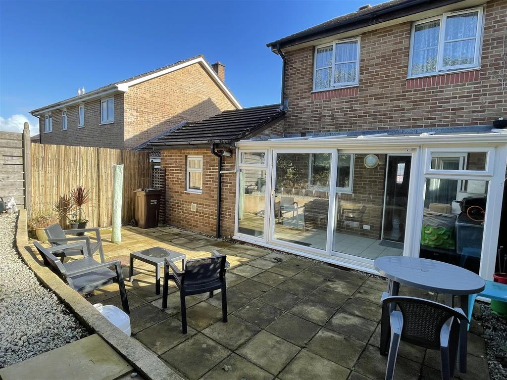 Manor View, Par 3 bed semidetached house £245,000