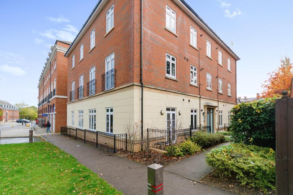 Old Dickens Heath Road, Shirley... 1 bed apartment £170,000