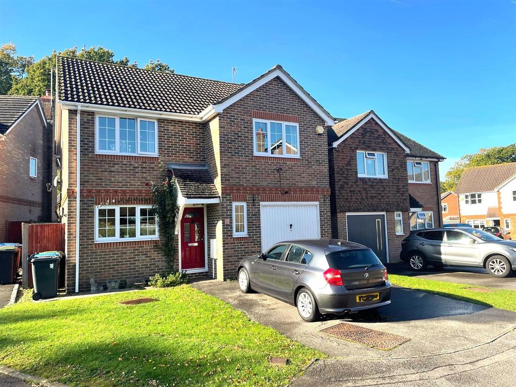 Pangdene Close, Burgess Hill 4 bed detached house for sale £495,000