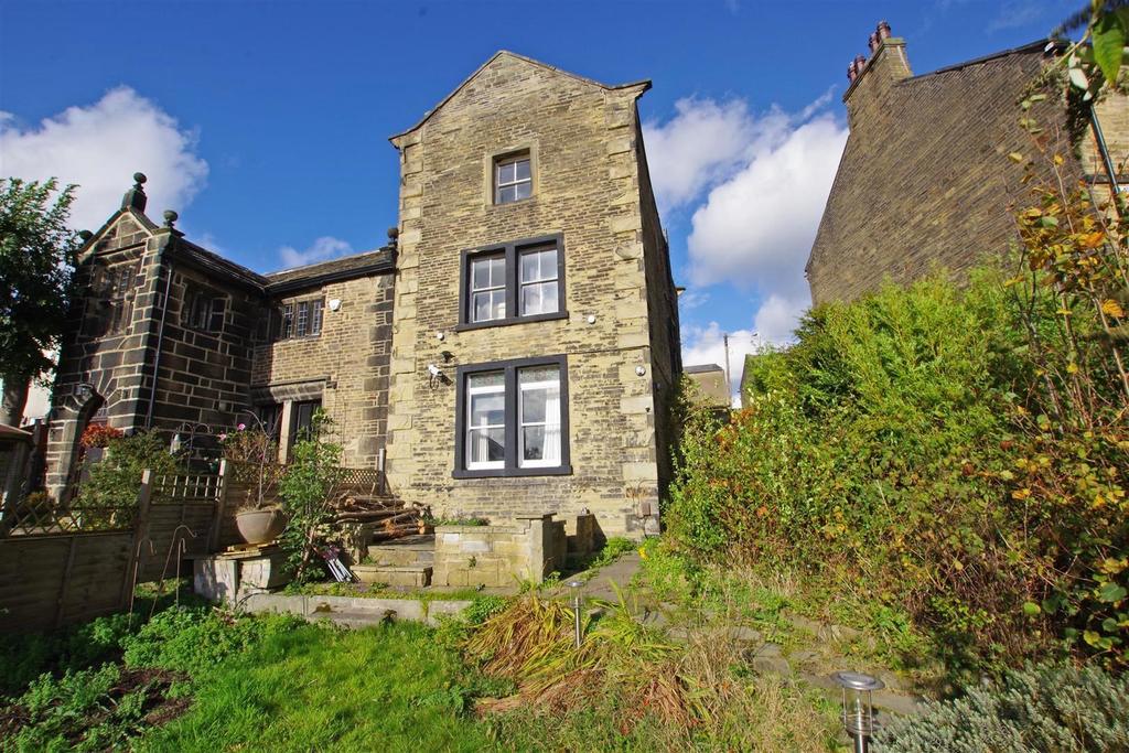 Haugh Shaw Road, Halifax 5 bed semidetached house £300,000