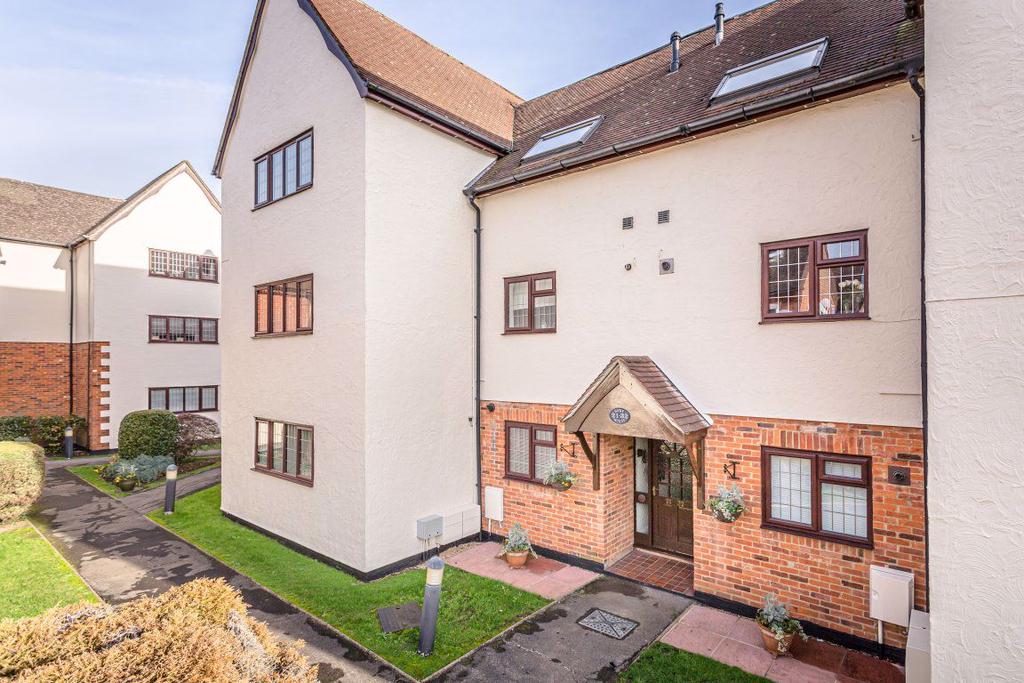 Dane House, Stortford 2 bed apartment £1,200 pcm (£277 pw)