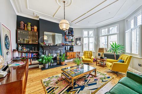 4 Astley Avenue, London, NW2 4AD