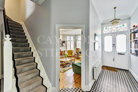 4 Astley Avenue, London, NW2 4AD