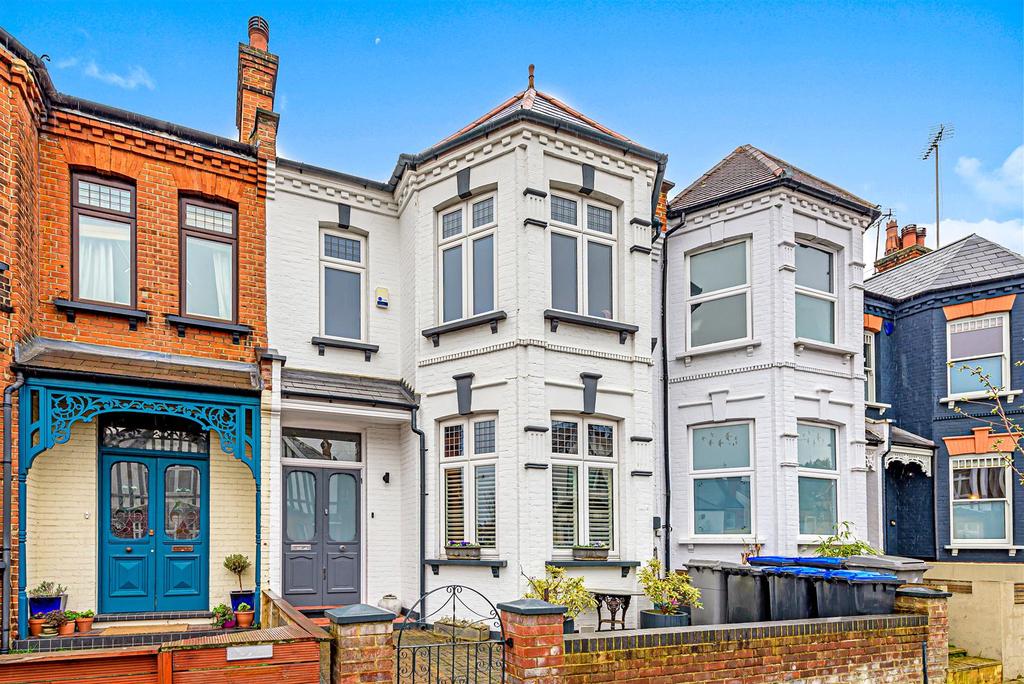 4 Astely Avenue External NW.jpg