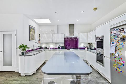 4 Astley Avenue, London, NW2 4AD