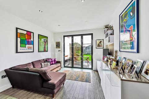 4 Astley Avenue, London, NW2 4AD