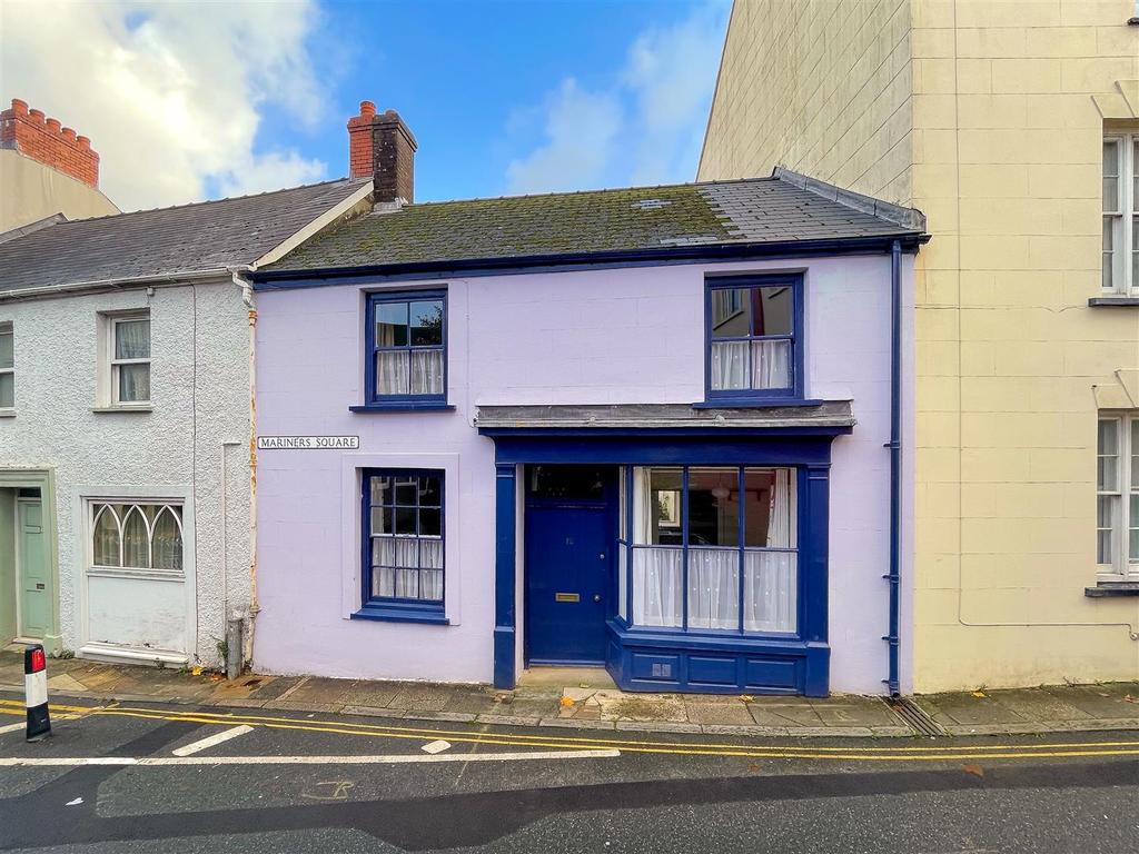 12 Mariners Square, Haverfordwest SA61 2DT 2 bed terraced house £725