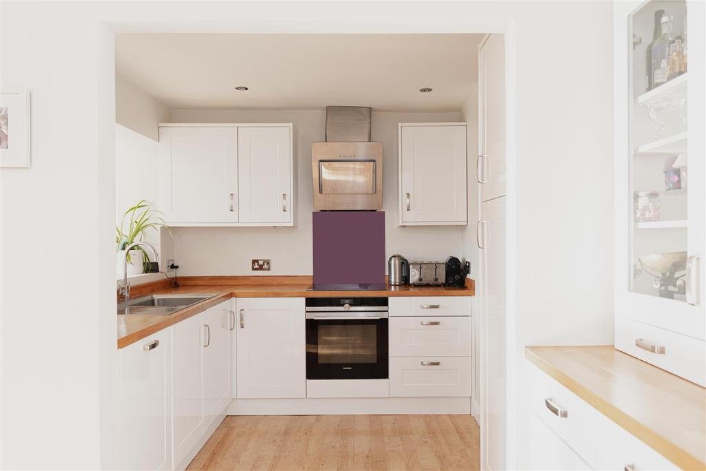 Brooklands Way, Redhill 3 bed house £650,000
