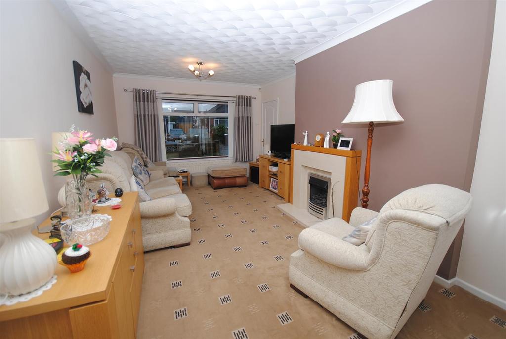 Lowther Crescent, Swillington, Leeds 3 bed semidetached house £229,995