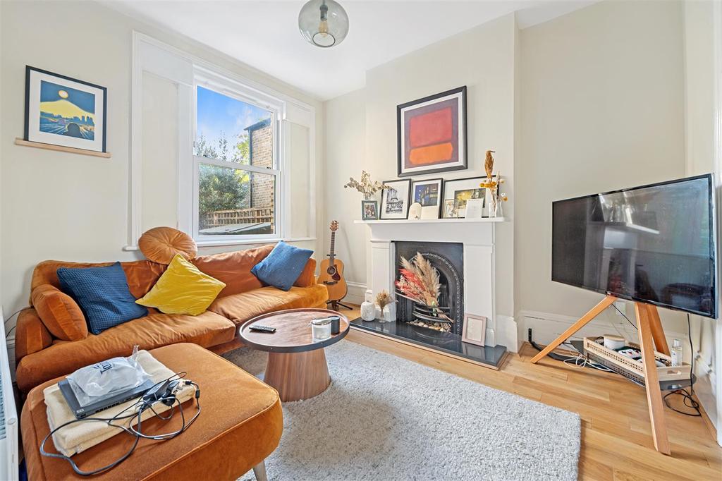 Winston Road, N16 3 bed house £4,500 pcm (£1,038 pw)