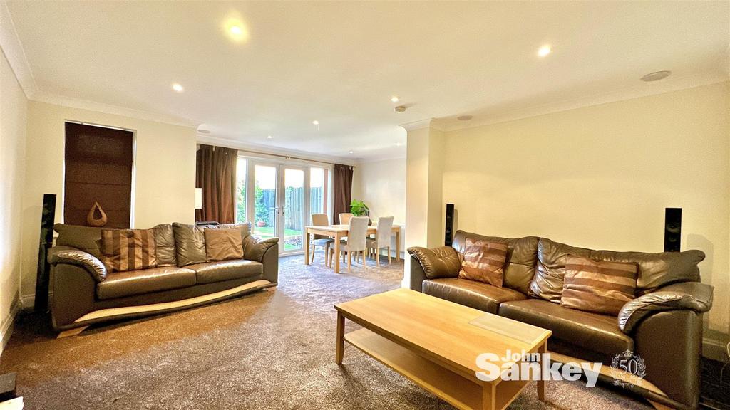 Grizedale Close, Forest Town, Mansfield 3 bed semidetached house £