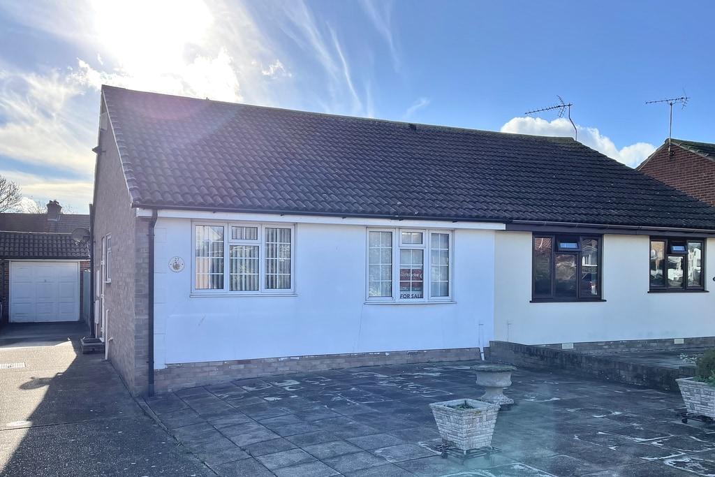 Hampton Gardens, Herne Bay 2 bed semidetached bungalow for sale £300,000