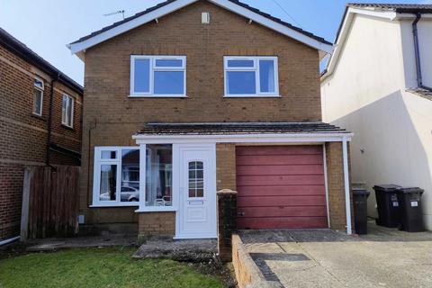 4 bedroom detached house to rent, Student house on Acton Road