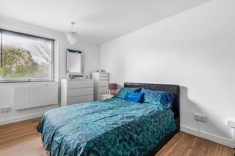 2 bedroom flat for sale - 4 Lushington House, Vicarage Fields, Walton-On-Thames KT12 2EP