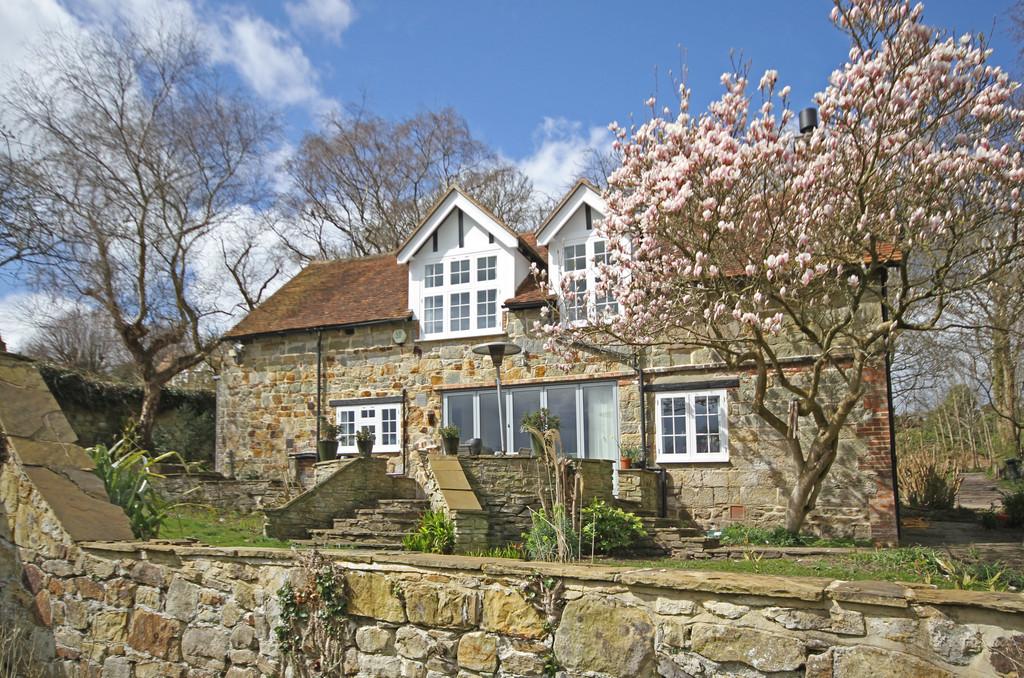 Warren Road, Fairlight, East Sussex TN35 4AG 2 bed cottage £695,000