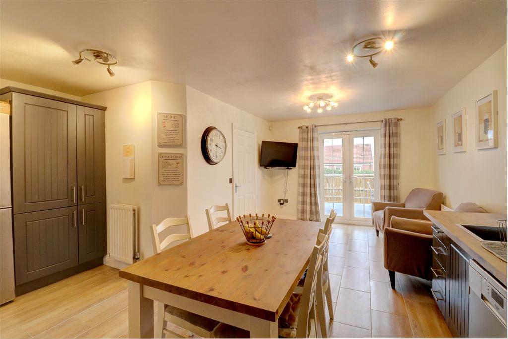 Murray Park, Stanley, County Durham, DH9 3 bed semidetached house £