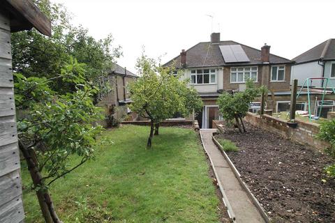 3 bedroom semi-detached house to rent, Close to Woodmansterne Railway Station