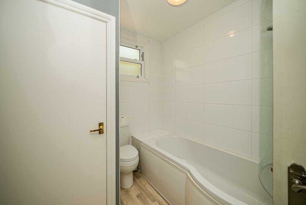 Ensuite to Bed 1