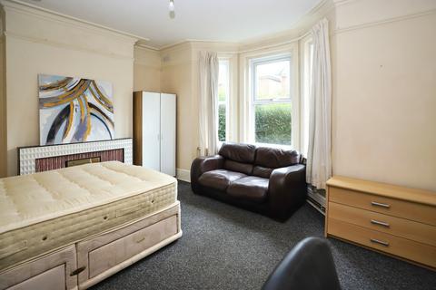 undefined, 6 DOUBLE BED Student House IN THE HEART OF WINTON