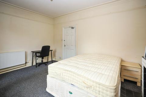 undefined, 6 DOUBLE BED Student House IN THE HEART OF WINTON