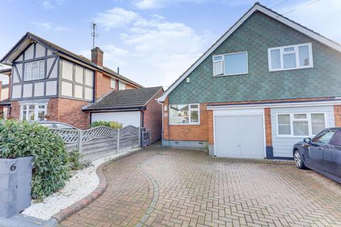 3 bedroom semi-detached house for sale - Tudor Road, Leigh-on-sea, SS9