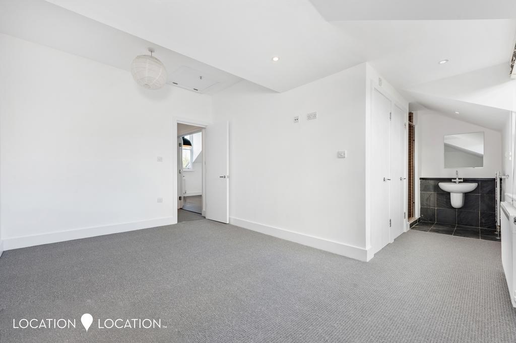 1511202214 LLSN Flat 3 45 Queen Elizabeths Walk...