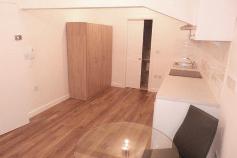 Studio to rent - High Street North, Dunstable, LU6