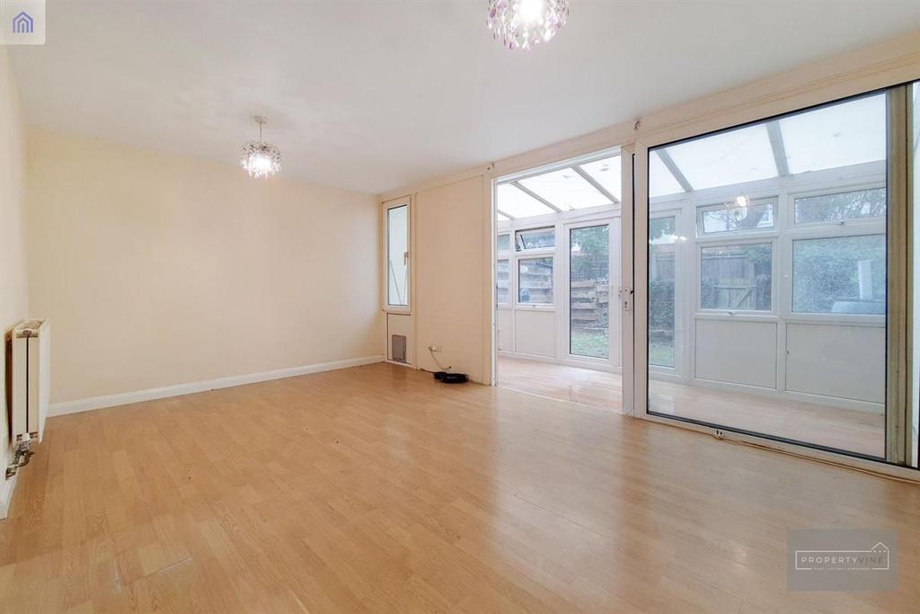 Chalvey Park, Slough 2 bed terraced house £1,300 pcm (£300 pw)
