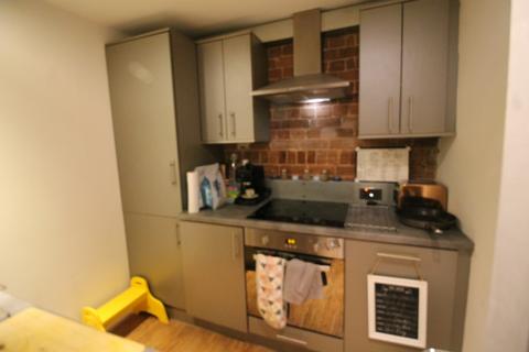 Studio to rent, Flat 9b St Anne's Well