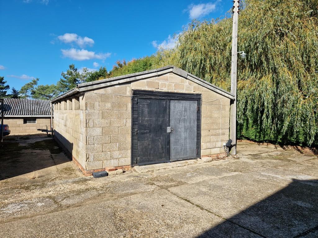 Dallinghoo, Nr Woodbridge, Suffolk Property £450 pcm (£104 pw)