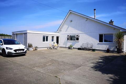 3 bedroom detached bungalow for sale - Dinas Dinlle, Gwynedd