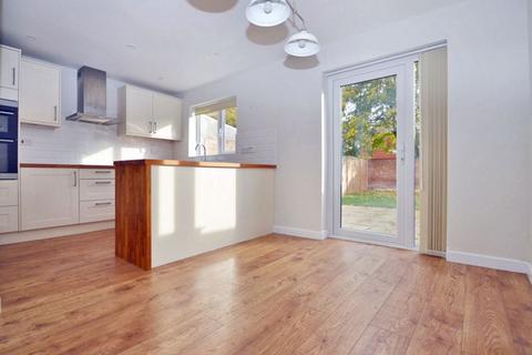 3 bedroom semi-detached house to rent, Kenn Moor Drive, Clevedon