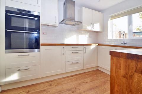 3 bedroom semi-detached house to rent, Kenn Moor Drive, Clevedon