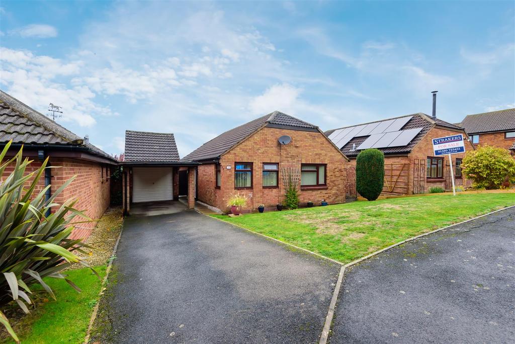 Elizabeth Drive, Devizes 2 bed bungalow £325,000