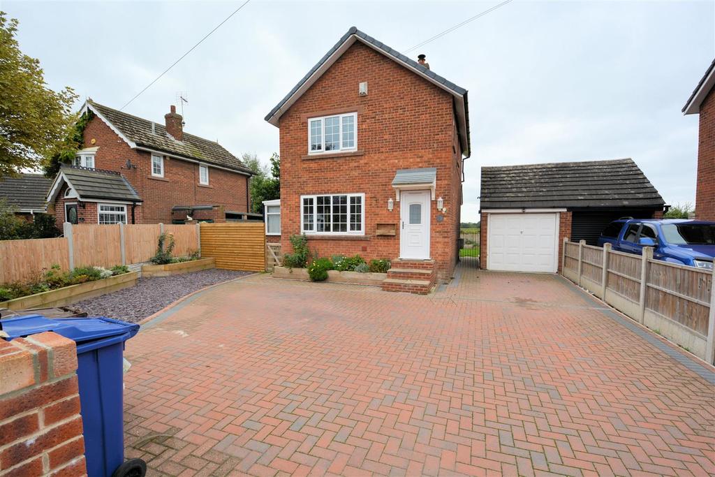 Orchard Way, Hensall, Goole 3 bed detached house £950 pcm (£219 pw)