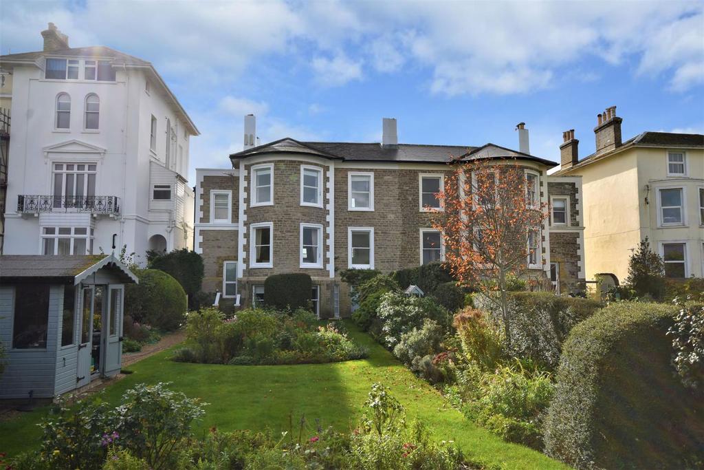 The Strand, Ryde, PO33 1JE 2 bed apartment £300,000