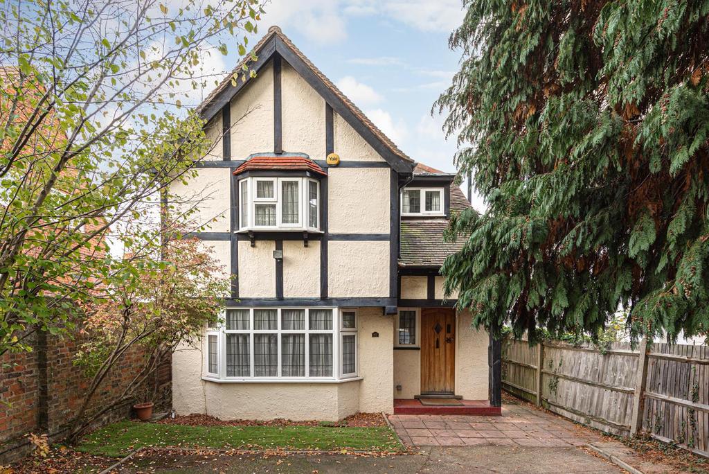 Dorking Road, Epsom 4 bed detached house for sale £800,000